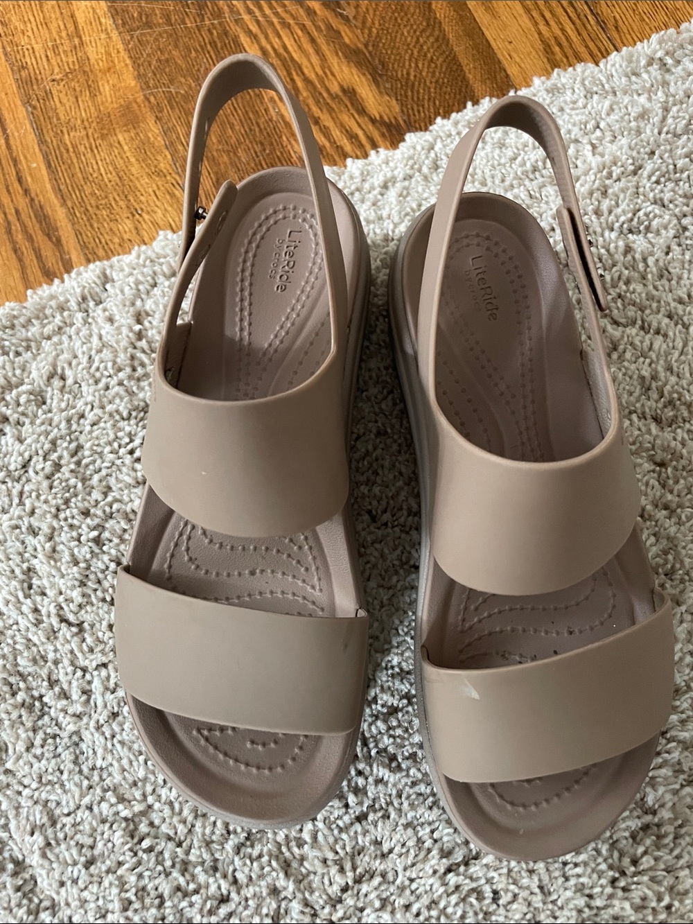 CROCS Women’s Brooklyn Sandals - Picture 7 of 10